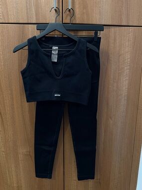 Bo + Tee — Black Ribbed V-Neck Cropped Tank & Legging Set